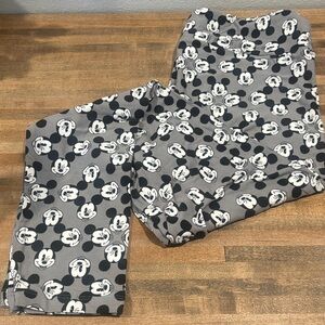 LuLaRoe ~ Gray Mickey Mouse Print ~ Tall & Curvy Leggings ~ NEW